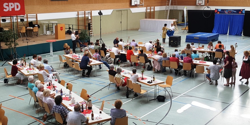 Halle2